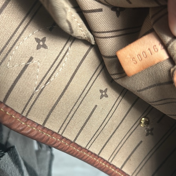 Louis Vuitton Neverfull GM - Picture 9 of 11